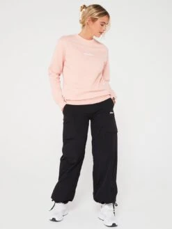 Ellesse Svetlana Sweatshirt - Light Pink 8 Ellesse Svetlana Sweatshirt - Light Pink -Ellesse VL0RA SQ3 0000000367 LIGHT PINK MDo